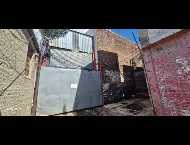 1,700M² WAREHOUSE FOR SALE IN VILLAGE MAIN